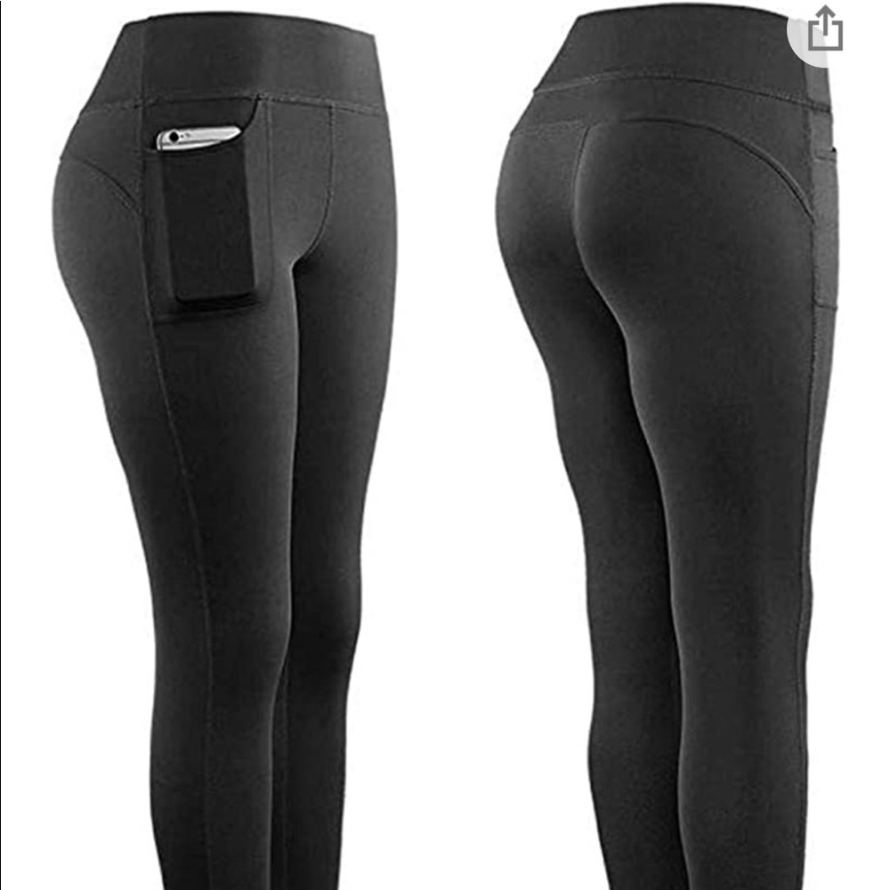 Women’s black yoga pants with phone packet